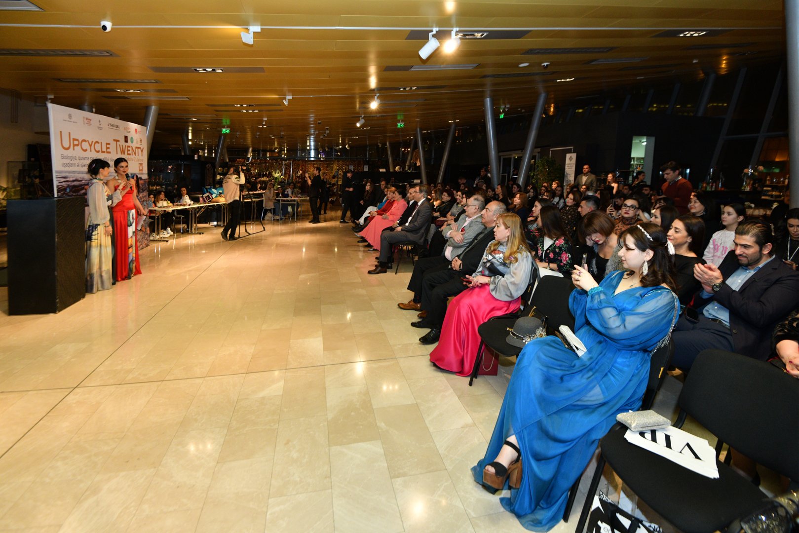 В Баку представлена эко-мода Сабины Зулаловой  с элементами гурамы (ФОТО)