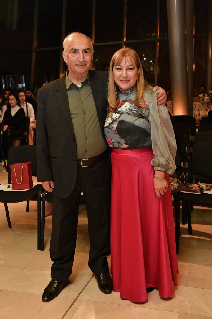 В Баку представлена эко-мода Сабины Зулаловой  с элементами гурамы (ФОТО)