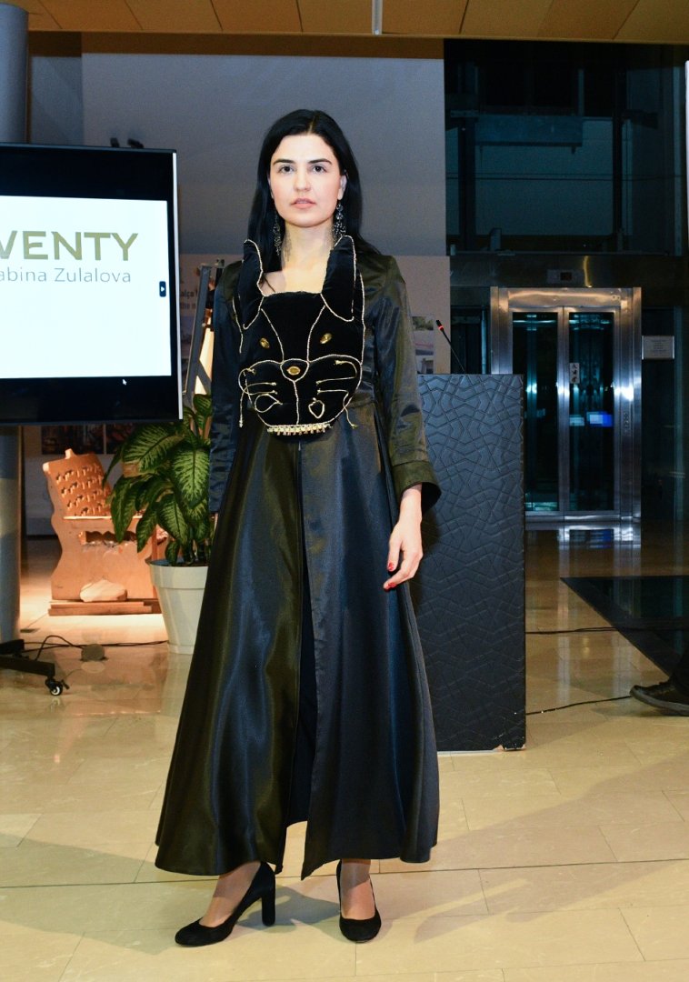 В Баку представлена эко-мода Сабины Зулаловой  с элементами гурамы (ФОТО)