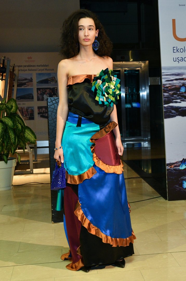 В Баку представлена эко-мода Сабины Зулаловой  с элементами гурамы (ФОТО)