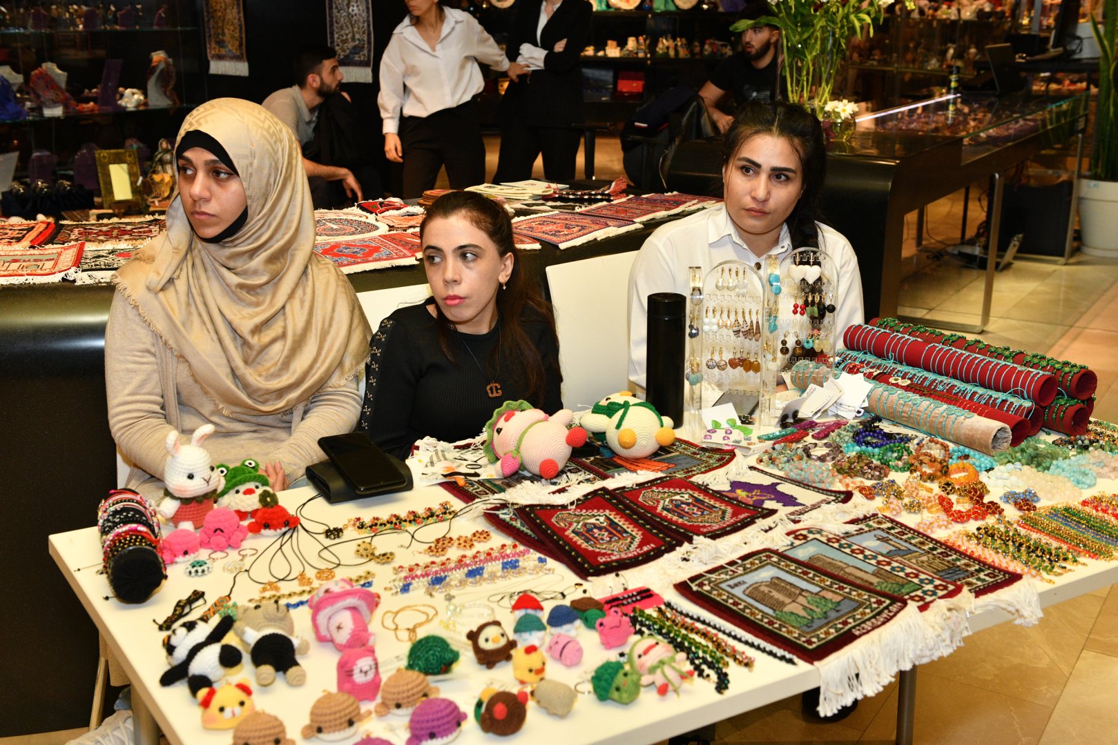 В Баку представлена эко-мода Сабины Зулаловой  с элементами гурамы (ФОТО)