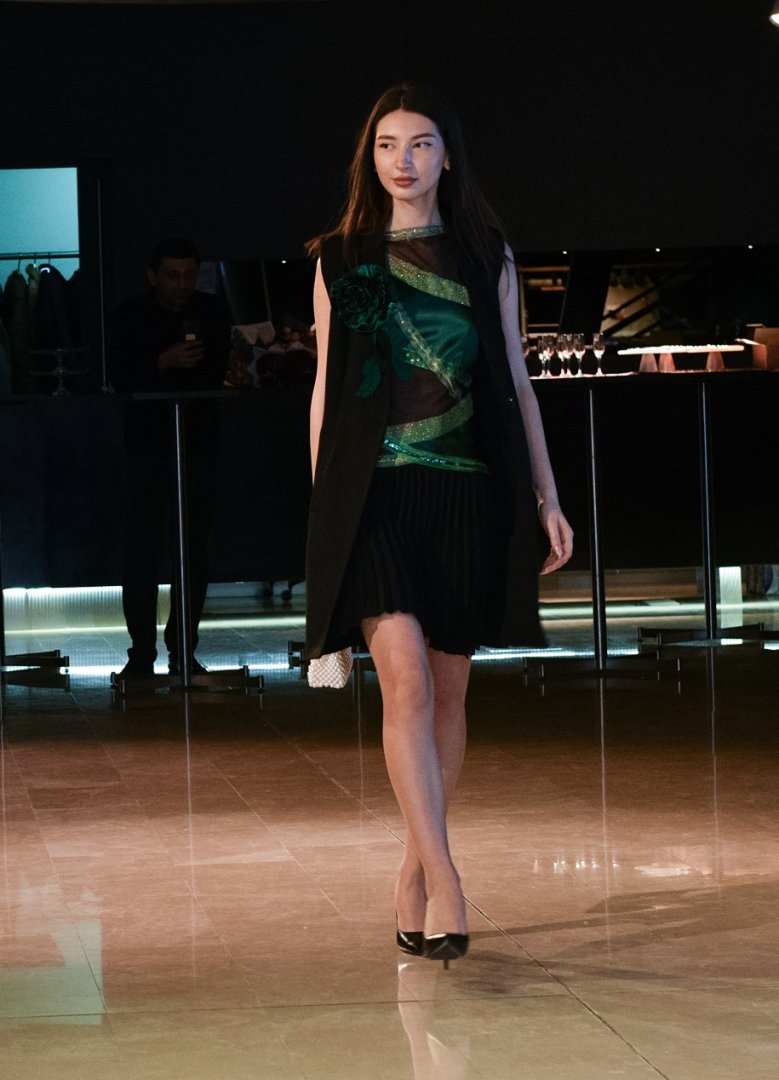 В Баку представлена эко-мода Сабины Зулаловой  с элементами гурамы (ФОТО)