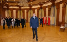 Президент Ильхам Алиев заложил фундамент мемориала жертвам Ходжалинского геноцида и встретился с представителями общественности района (ФОТО/ВИДЕО)
