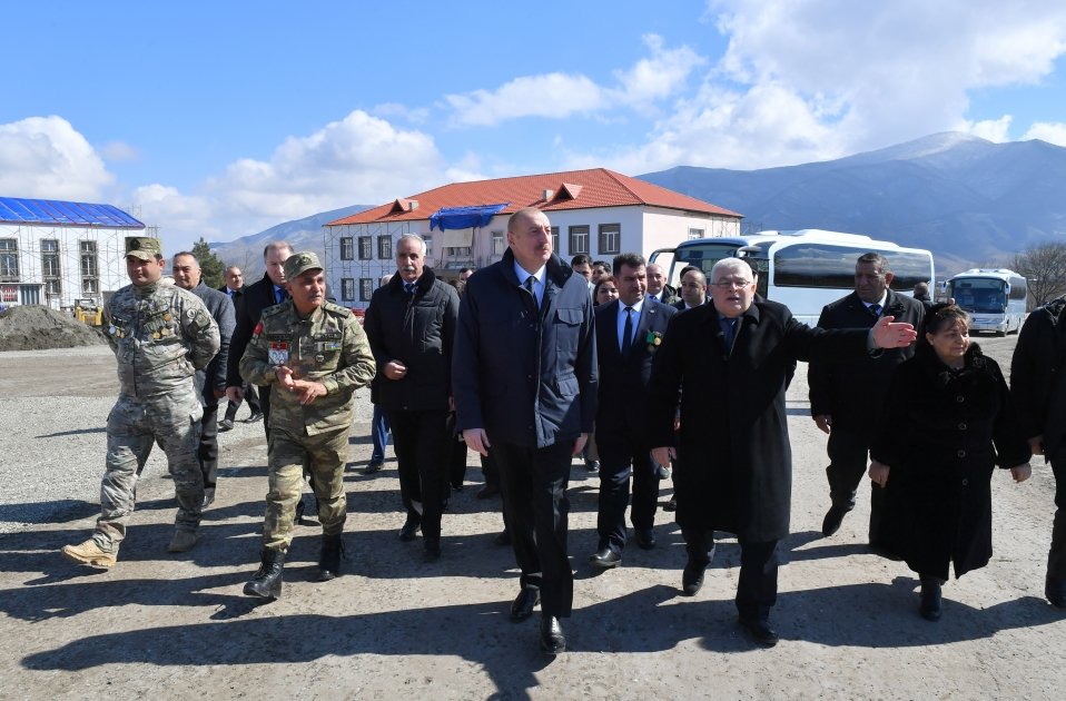 Президент Ильхам Алиев заложил фундамент мемориала жертвам Ходжалинского геноцида и встретился с представителями общественности района (ФОТО/ВИДЕО)