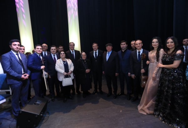 В Гяндже  с большим успехом прошел концерт Мансума Ибрагимова и коллектива "Карабах" (ФОТО)