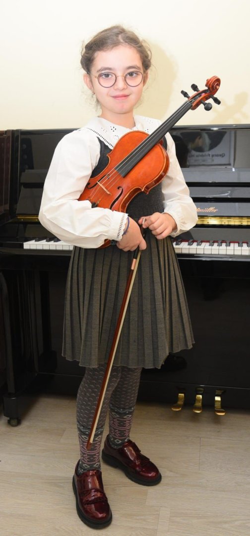 8-летняя азербайджанская скрипачка-феномен Дильшад Фархадзаде покоряет мир - репортаж  (ФОТО)