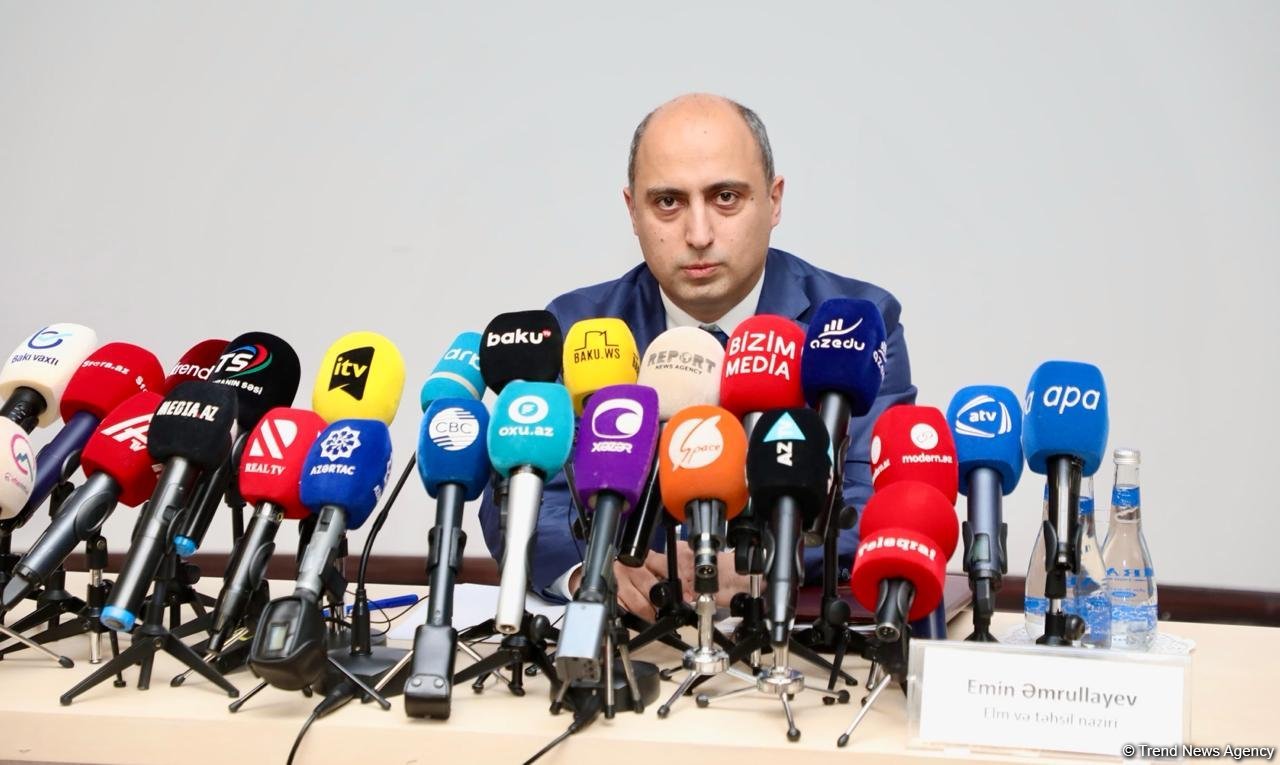 В Азербайджане средний аттестационный балл сдающих экзамены по приему на работу учителей составил 52 балла