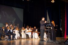 В Баку представлено мультимедийное шоу "Киноконцерт" с кадрами из азербайджанских фильмов (ФОТО)