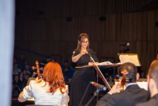 В Баку представлено мультимедийное шоу "Киноконцерт" с кадрами из азербайджанских фильмов (ФОТО)