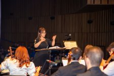 В Баку представлено мультимедийное шоу "Киноконцерт" с кадрами из азербайджанских фильмов (ФОТО)