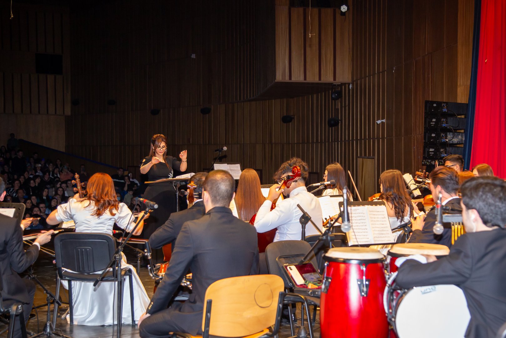 В Баку представлено мультимедийное шоу "Киноконцерт" с кадрами из азербайджанских фильмов (ФОТО)