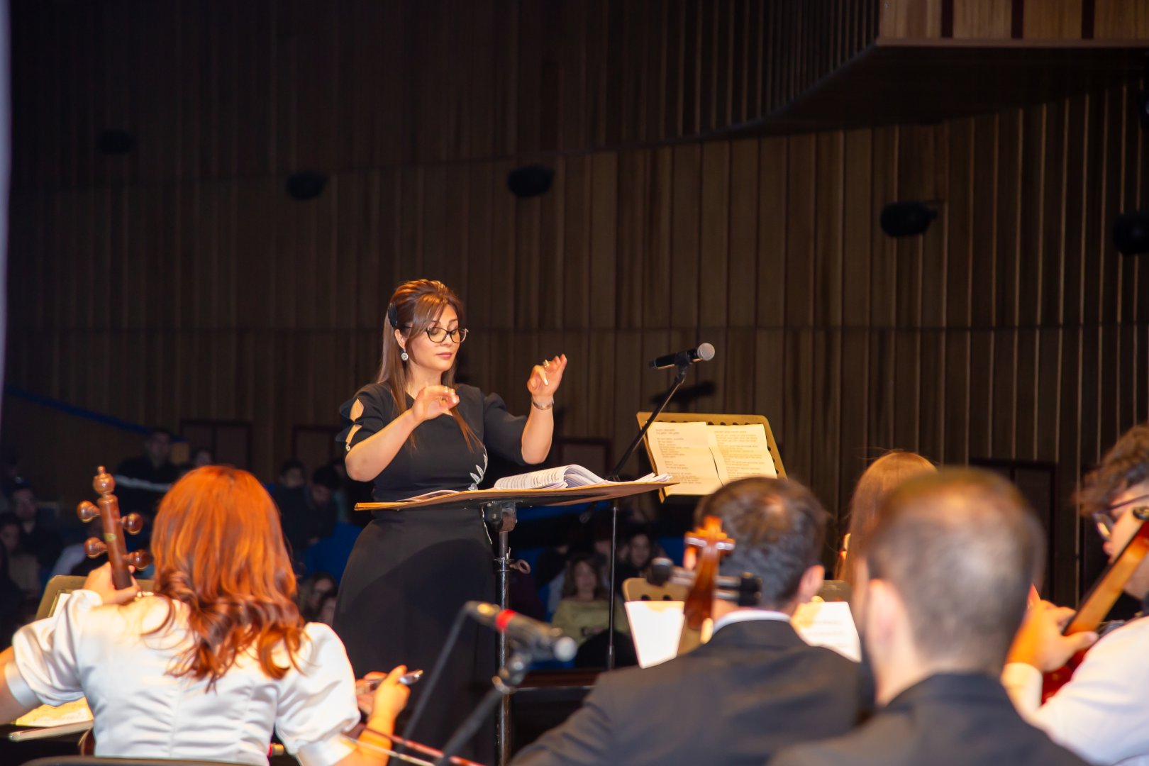 В Баку представлено мультимедийное шоу "Киноконцерт" с кадрами из азербайджанских фильмов (ФОТО)