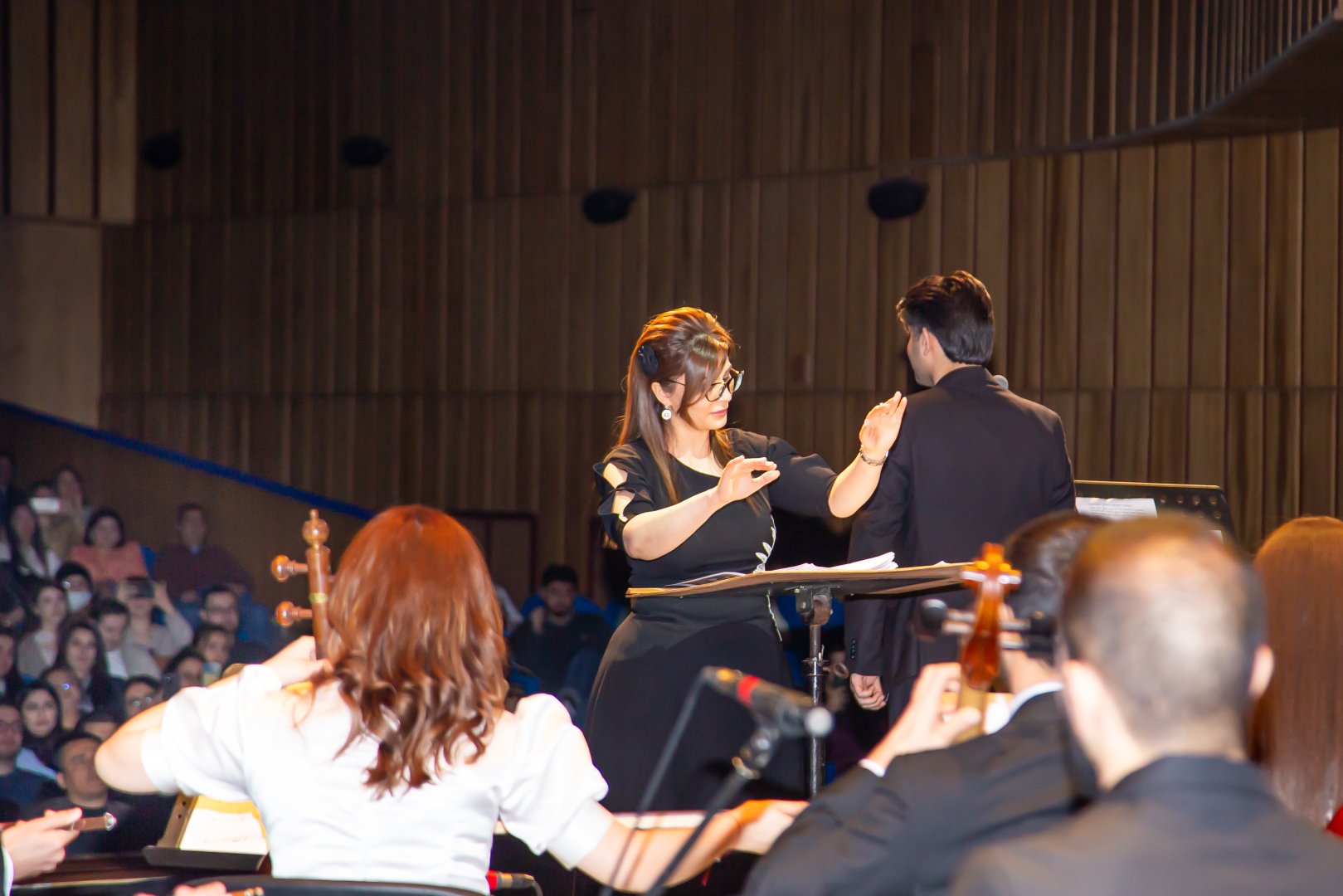 В Баку представлено мультимедийное шоу "Киноконцерт" с кадрами из азербайджанских фильмов (ФОТО)