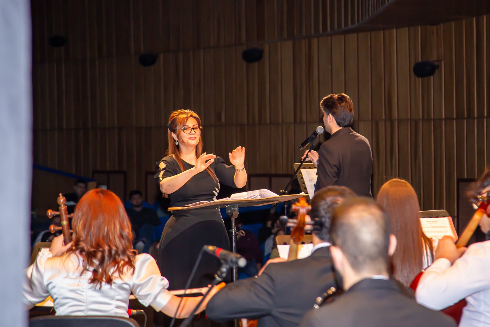 В Баку представлено мультимедийное шоу "Киноконцерт" с кадрами из азербайджанских фильмов (ФОТО)