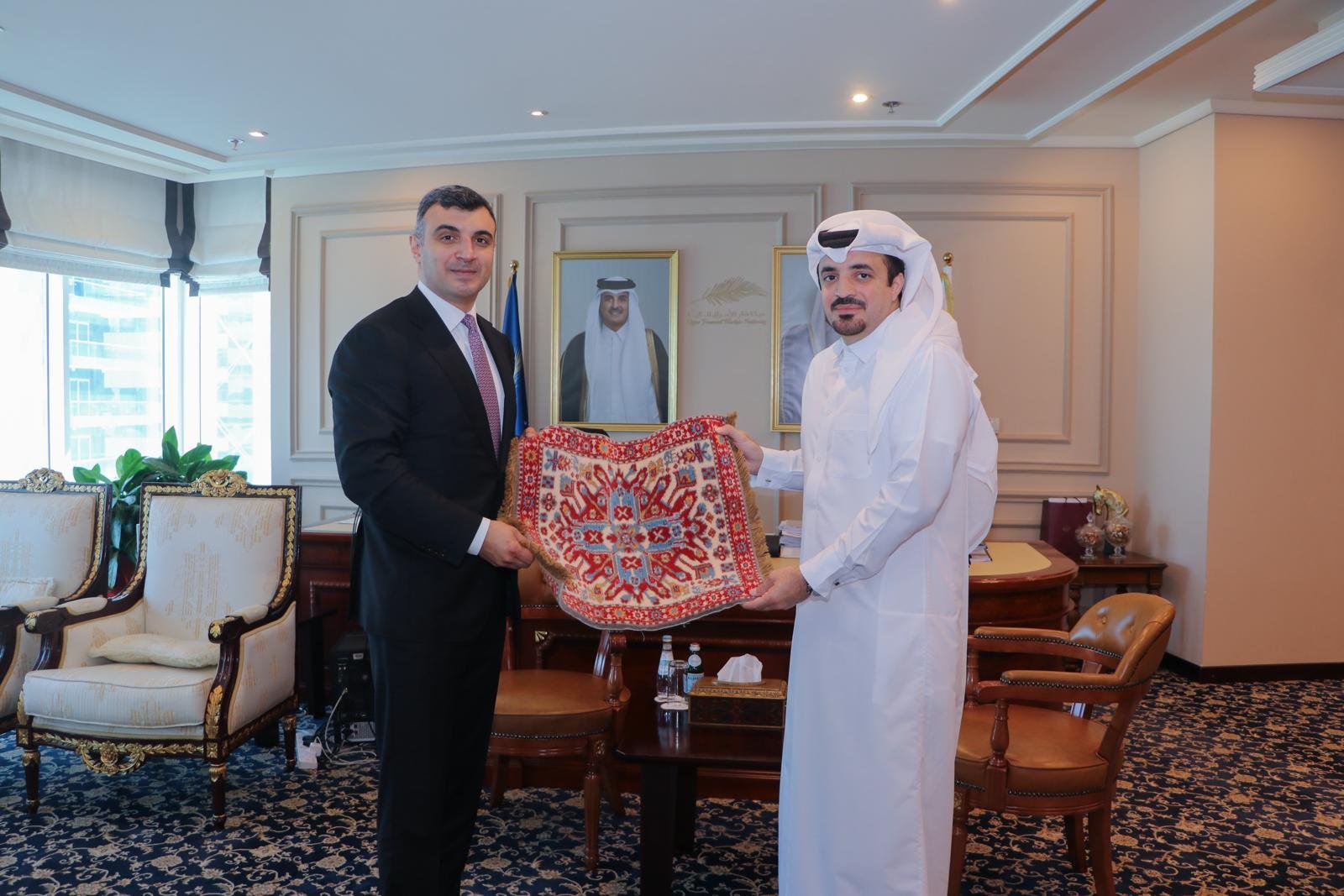 Азербайджан и Катар обсудили развитие рынка ценных бумаг (ФОТО)