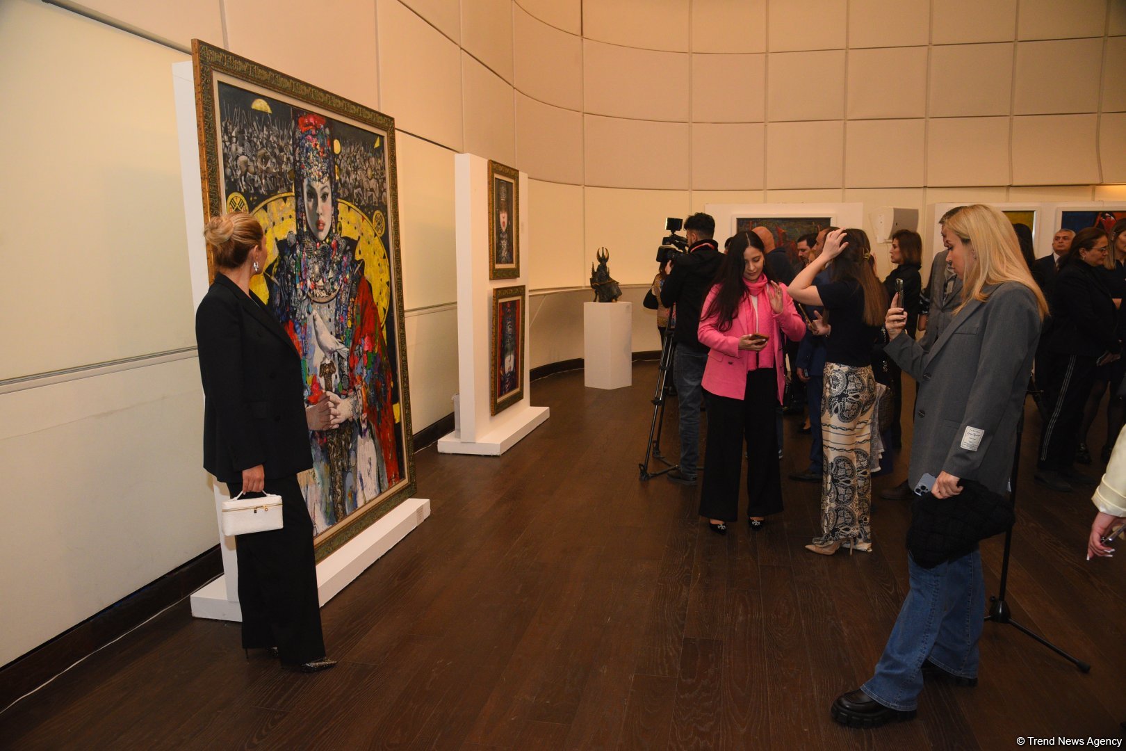 В Центре Гейдара Алиева состоялось торжественное открытие выставки "Томирис" мастеров тюркского мира (ФОТО)