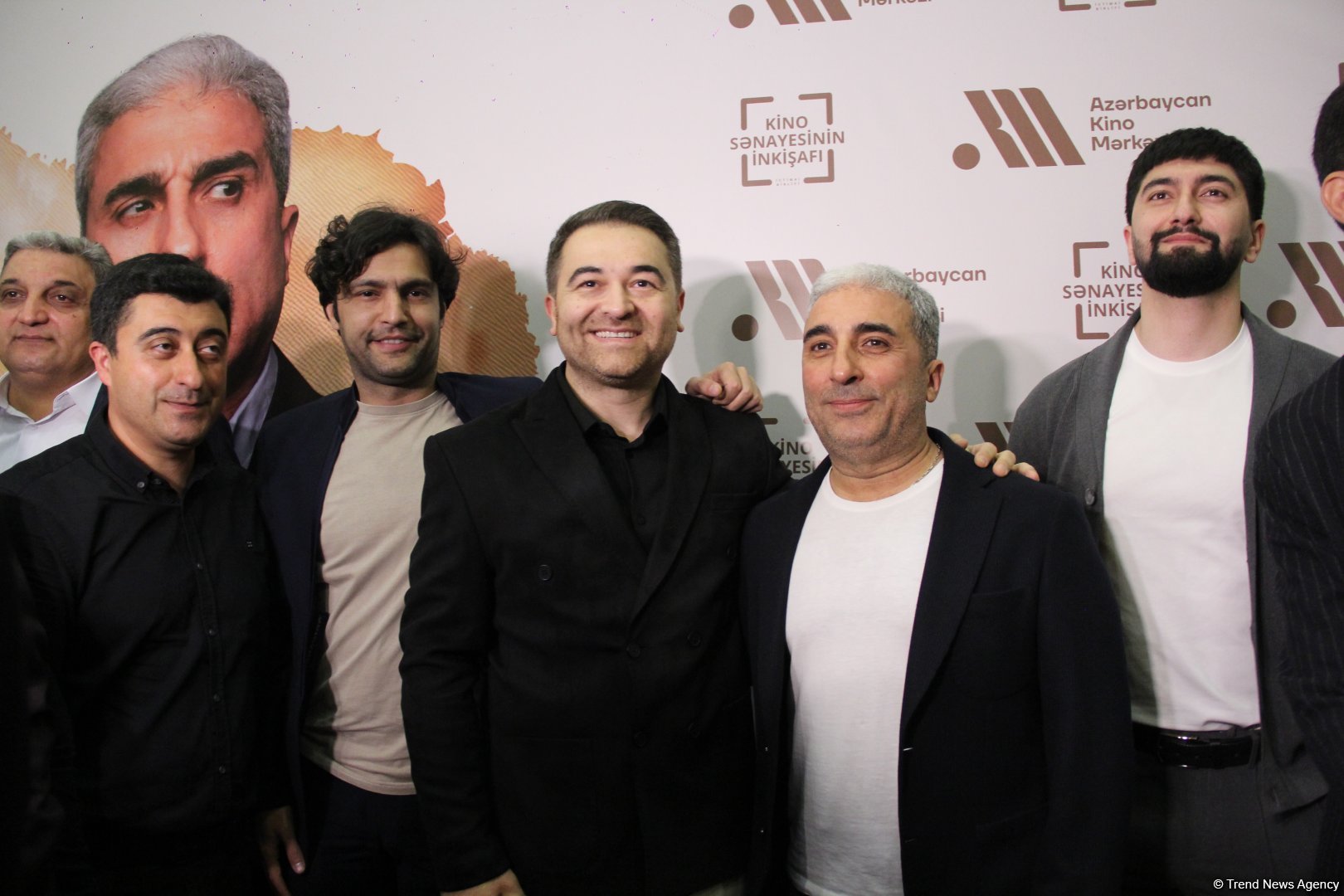 Гала-вечер фильма "Səma ilə Görüş" в Баку вызвал большой ажиотаж – звезды на красной дорожке (ФОТО)