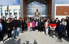 Президент Ильхам Алиев и Президент Касым-Жомарт Токаев приняли участие в церемонии открытия Центра детского творчества имени Курмангазы в Физули (ФОТО/ВИДЕО)