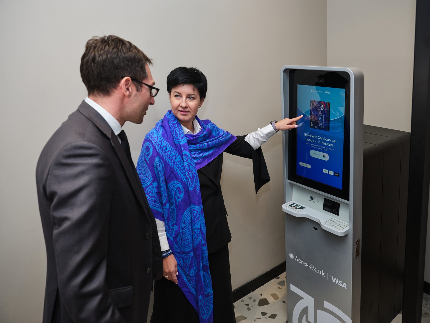 AccessBank и Visa представили умный картомат в первом кобрендинговом филиале в Азербайджане (ФОТО)