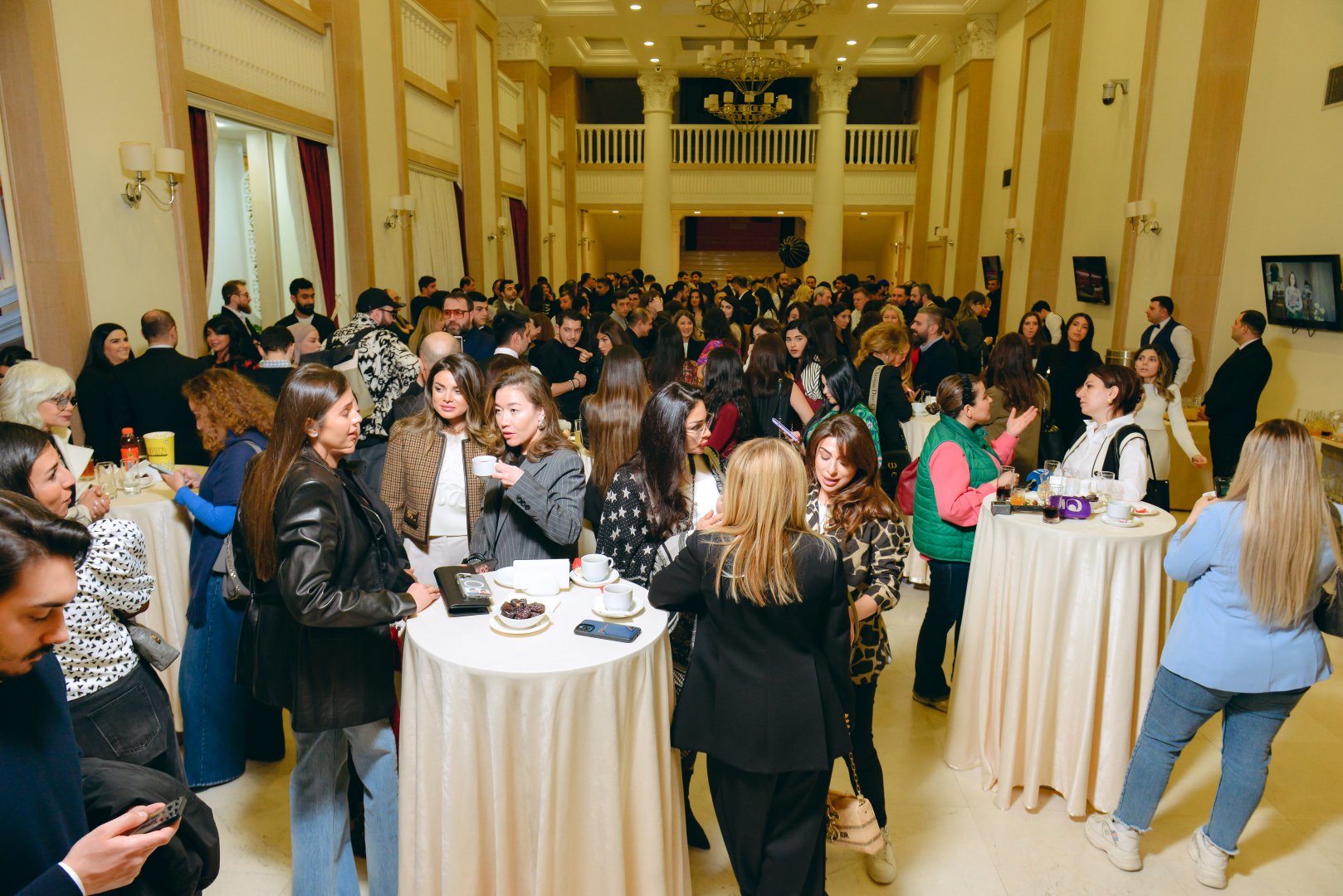 Состоялся показ документального фильма о деятельности журнала NARGIS и благотворительного фонда NARGIS (ВИДЕО, ФОТО)