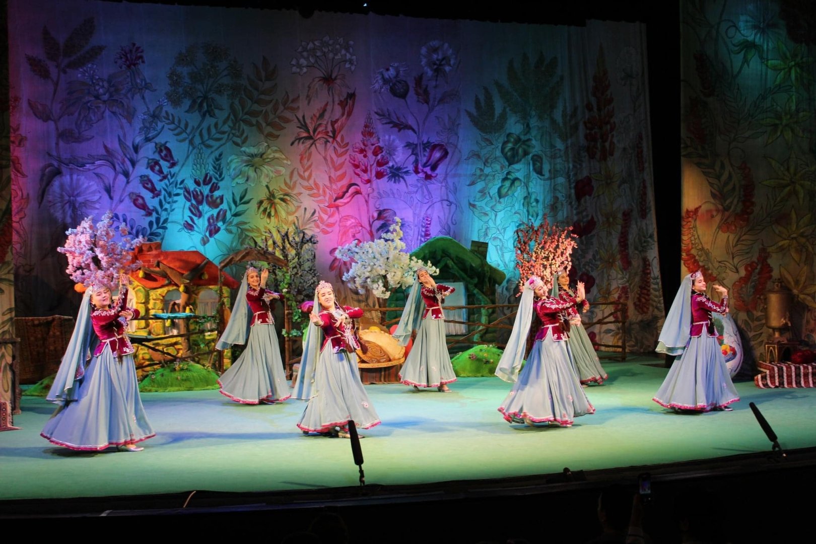 В Баку показали сказочный сад Новруза (ФОТО)