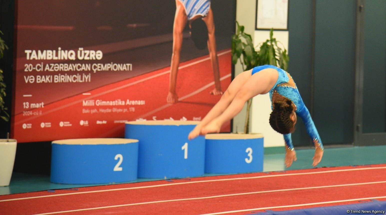 В Баку проходят соревнования чемпионата Азербайджана по прыжкам на акробатической дорожке (ФОТО)