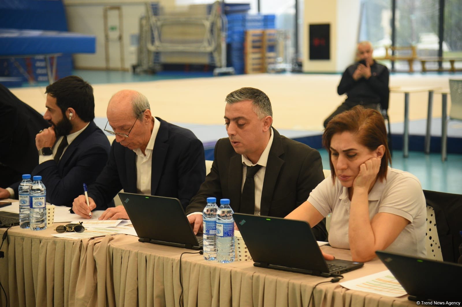 В Баку проходят соревнования чемпионата Азербайджана по прыжкам на акробатической дорожке (ФОТО)