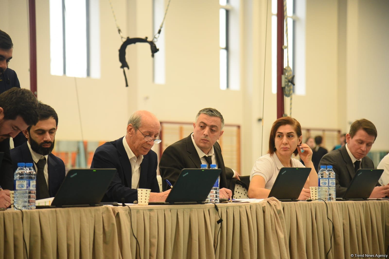 В Баку проходят соревнования чемпионата Азербайджана по прыжкам на акробатической дорожке (ФОТО)