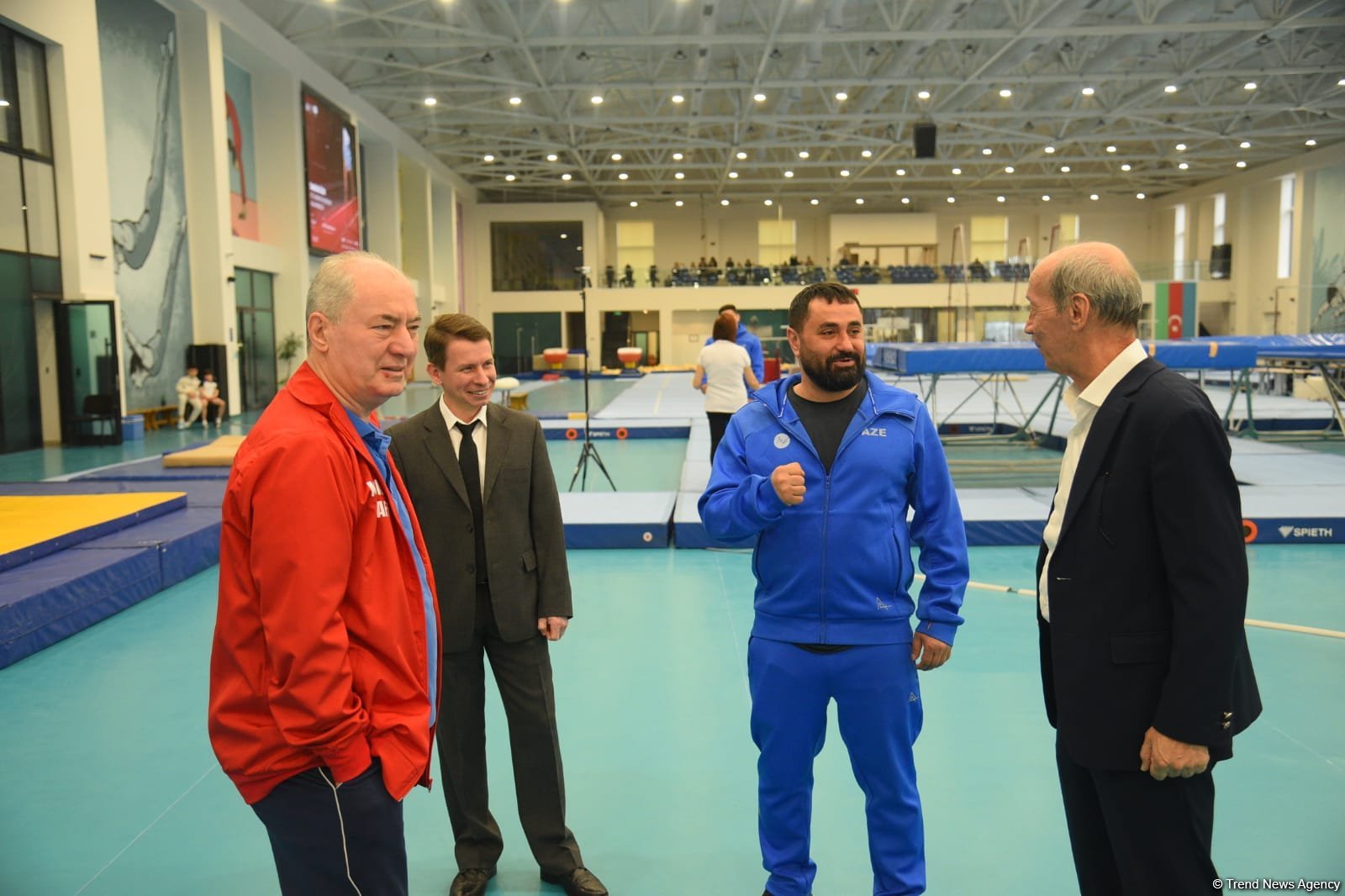 В Баку проходят соревнования чемпионата Азербайджана по прыжкам на акробатической дорожке (ФОТО)