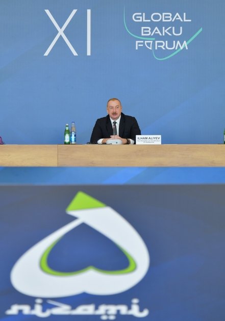 Президент Ильхам Алиев принял участие в XI Глобальном Бакинском форуме на тему "Восстановление раздробленного мира" (ФОТО, ВИДЕО)