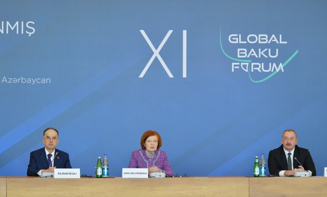 Президент Ильхам Алиев принял участие в XI Глобальном Бакинском форуме на тему "Восстановление раздробленного мира" (ФОТО, ВИДЕО)