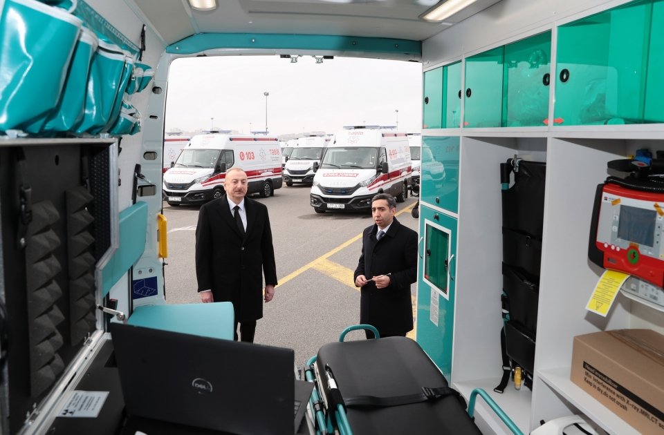 Президент Ильхам Алиев ознакомился с закупленными современными автомобилями скорой медицинской помощи (ВИДЕО/ФОТО)