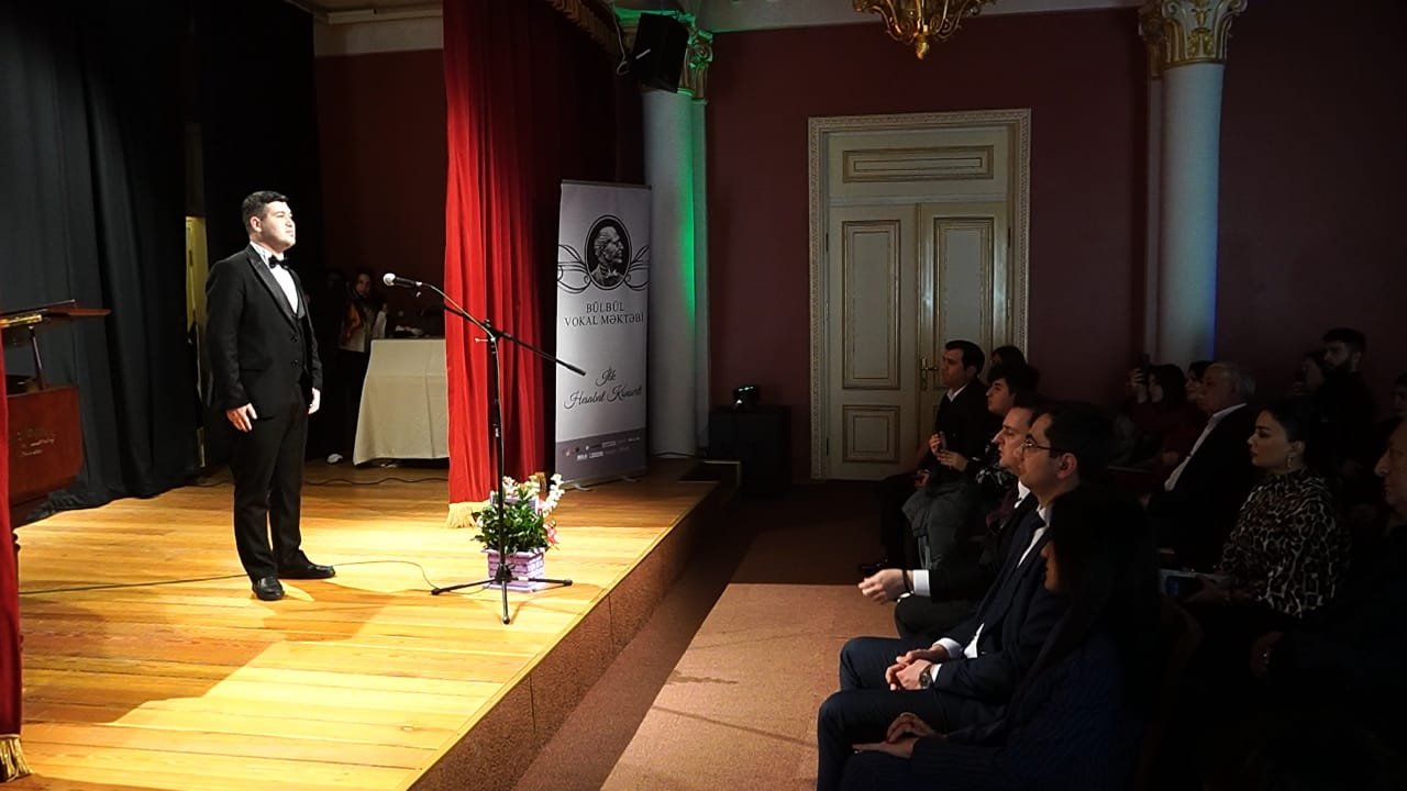 Состоялся первый отчетный концерт учащихся Вокальной школы Бюльбюля (ВИДЕО, ФОТО)