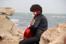 Фидан Гаджиева – море, скалы, волны и виолончель (ФОТО)