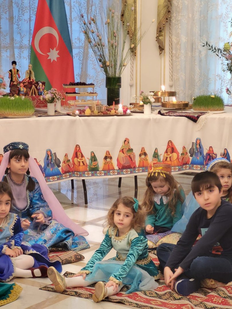 В Париже прошел праздник азербайджанцев, посвященный Новрузу (ФОТО)