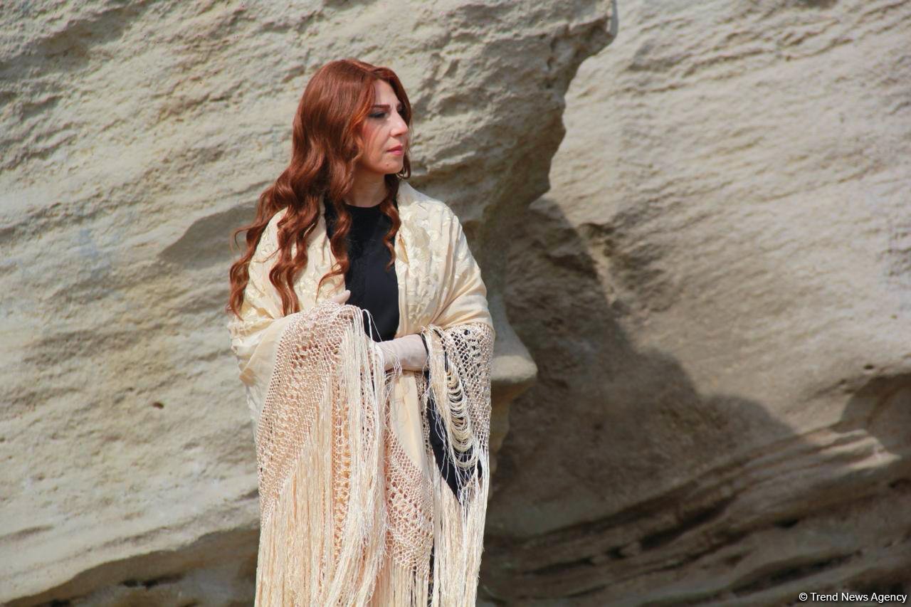 Фидан Гаджиева – море, скалы, волны и виолончель (ФОТО)