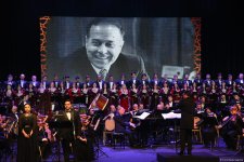 Проникновенно и искренне: в Баку состоялся творческий вечер народного артиста Азербайджана Фаига Суджаддинова (ФОТО)