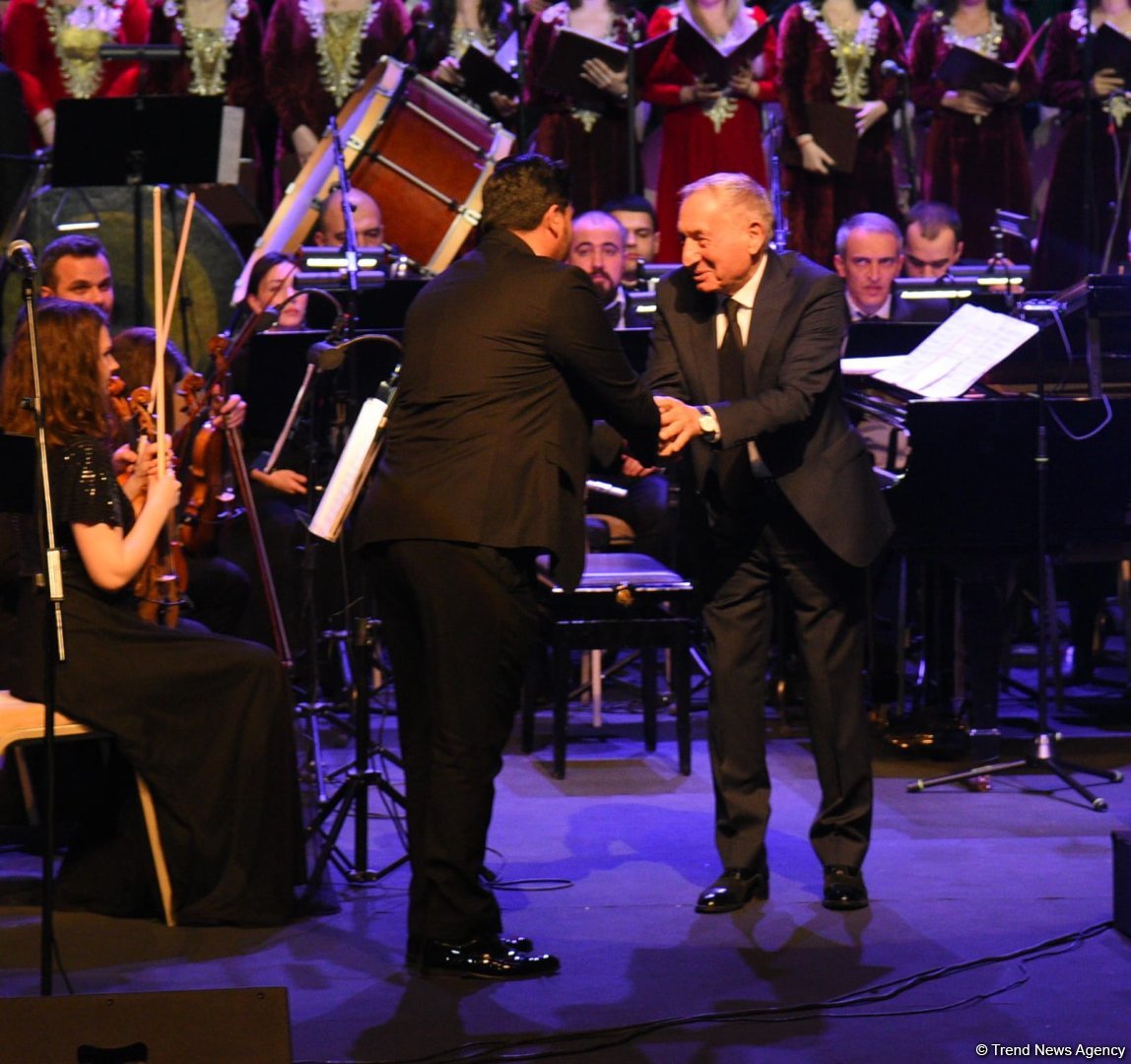 Проникновенно и искренне: в Баку состоялся творческий вечер народного артиста Азербайджана Фаига Суджаддинова (ФОТО)