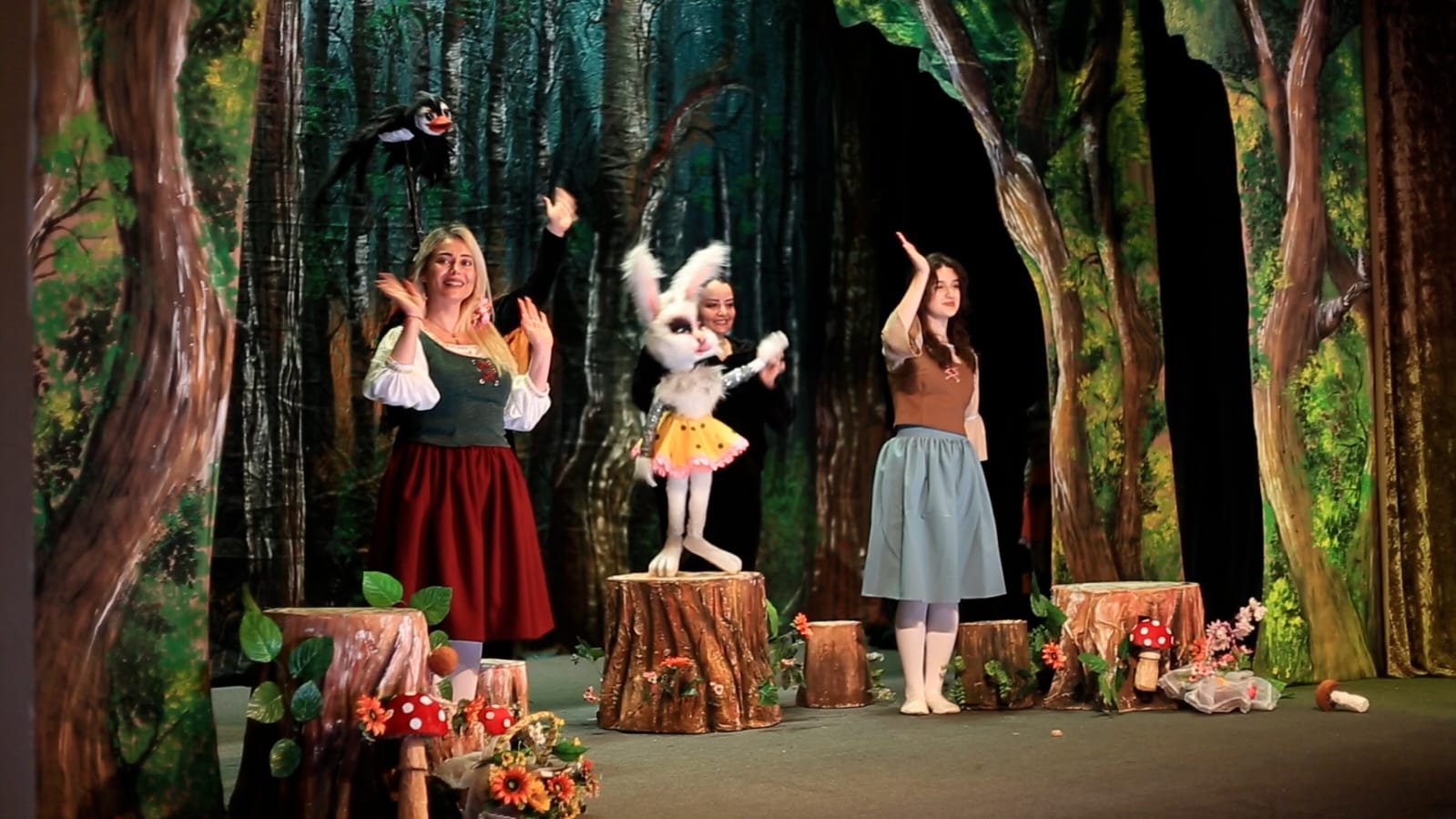 Дружба, честность и бесстрашие в азербайджанском театре (ФОТО)