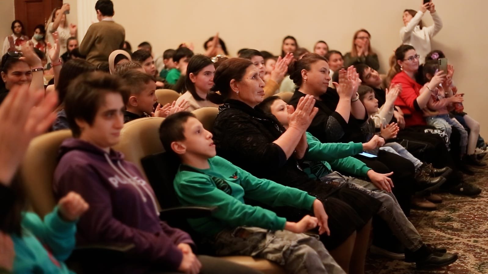 Дружба, честность и бесстрашие в азербайджанском театре (ФОТО)