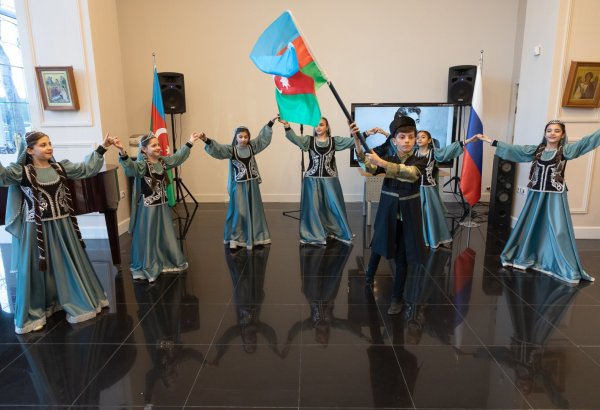 Правнук Самеда Вургуна вручил награды победителям проекта "Книги и писатели-юбиляры" (ФОТО)