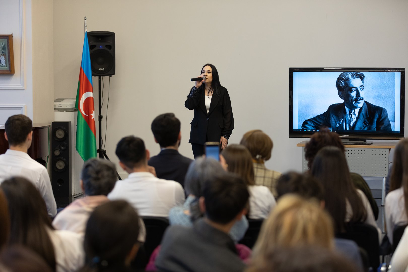 Правнук Самеда Вургуна вручил награды победителям проекта "Книги и писатели-юбиляры" (ФОТО)