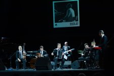 В Баку прошел звездный концерт в память о Рафиге Бабаеве (ФОТО)