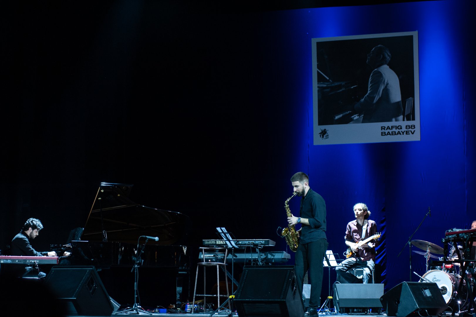 В Баку прошел звездный концерт в память о Рафиге Бабаеве (ФОТО)