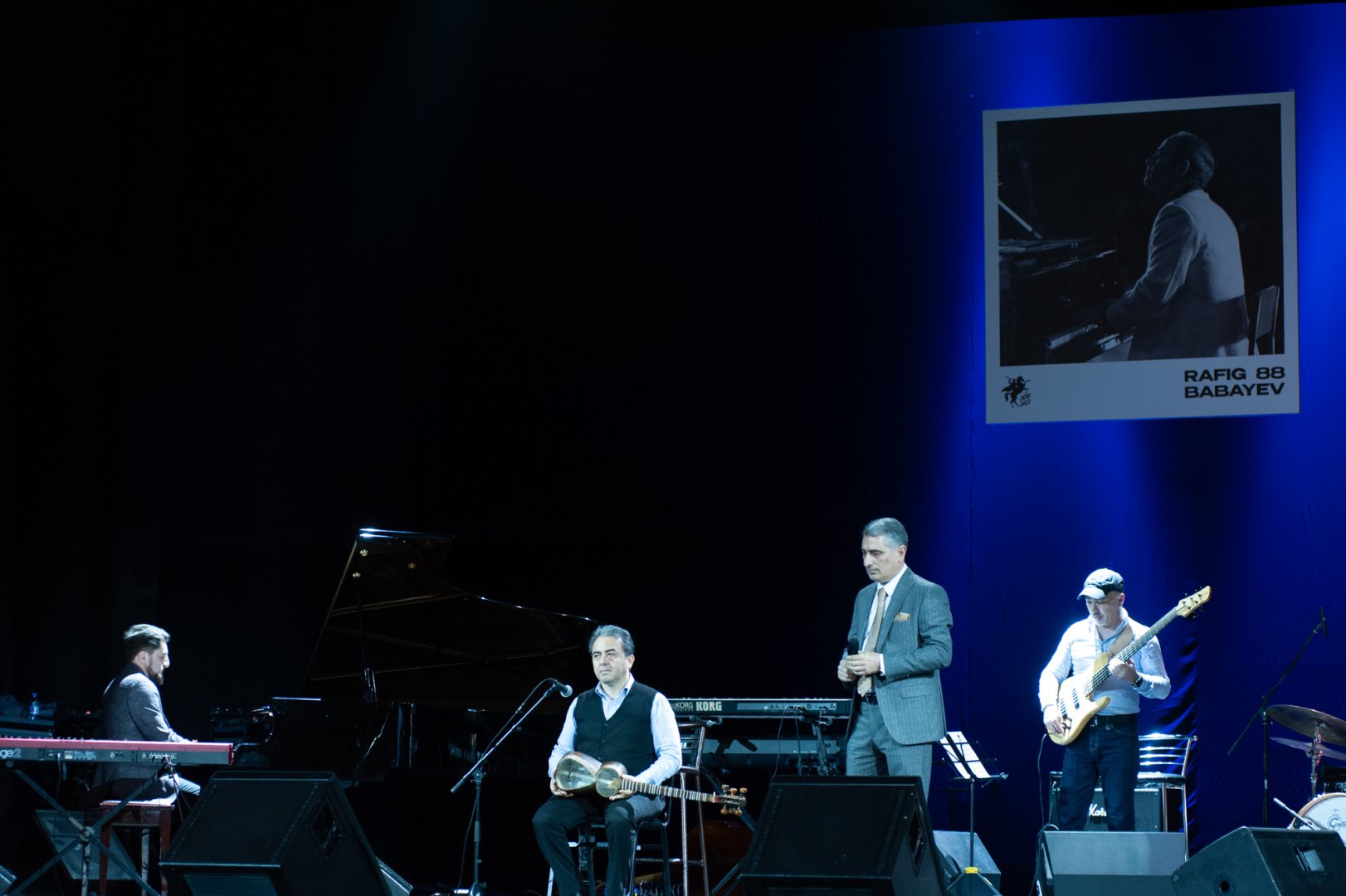 В Баку прошел звездный концерт в память о Рафиге Бабаеве (ФОТО)