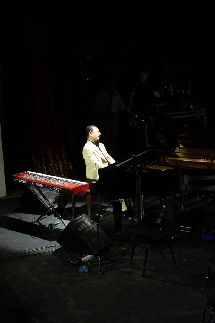 В Баку прошел звездный концерт в память о Рафиге Бабаеве (ФОТО)