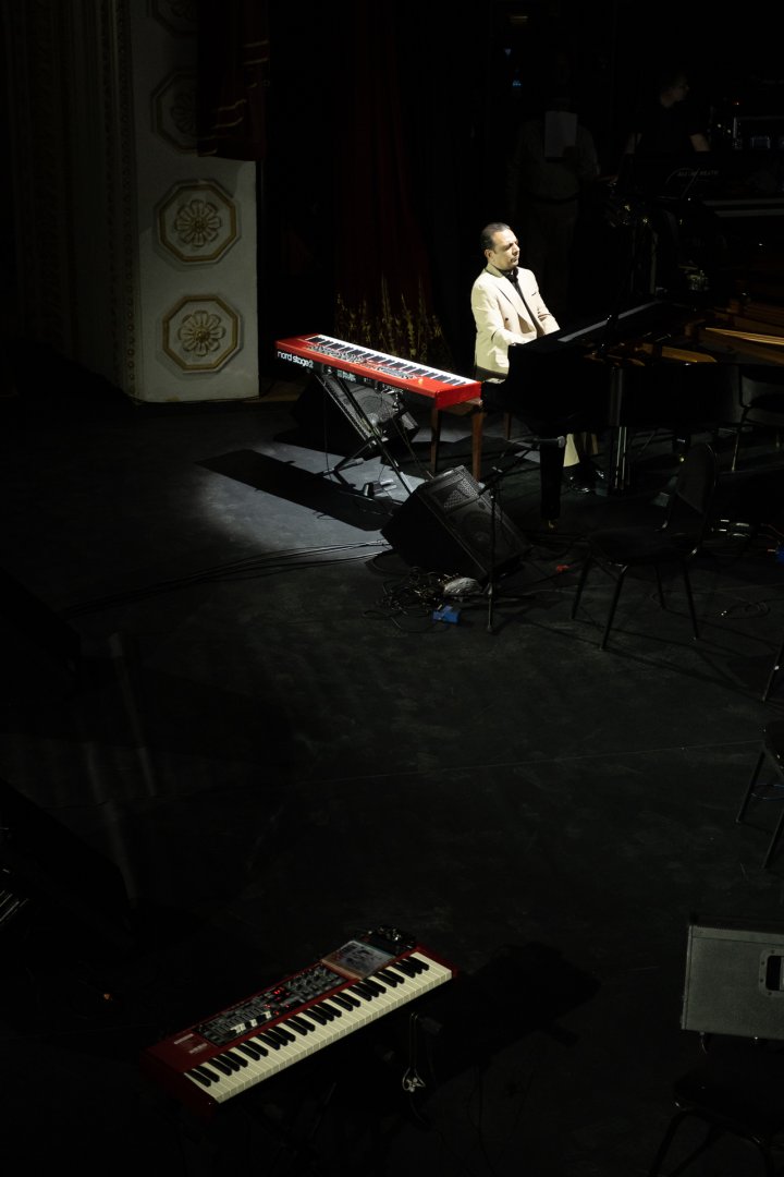 В Баку прошел звездный концерт в память о Рафиге Бабаеве (ФОТО)