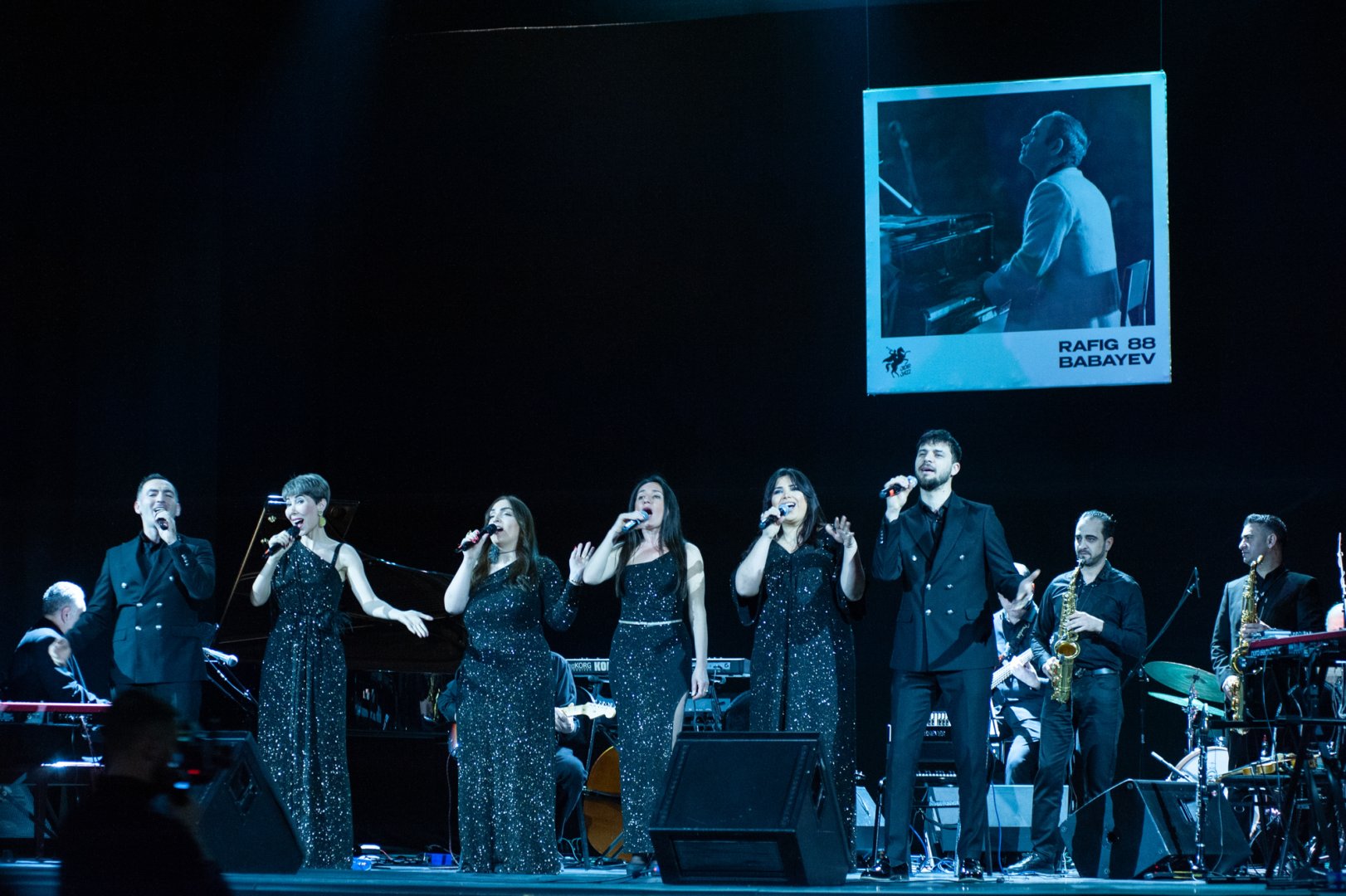 В Баку прошел звездный концерт в память о Рафиге Бабаеве (ФОТО)