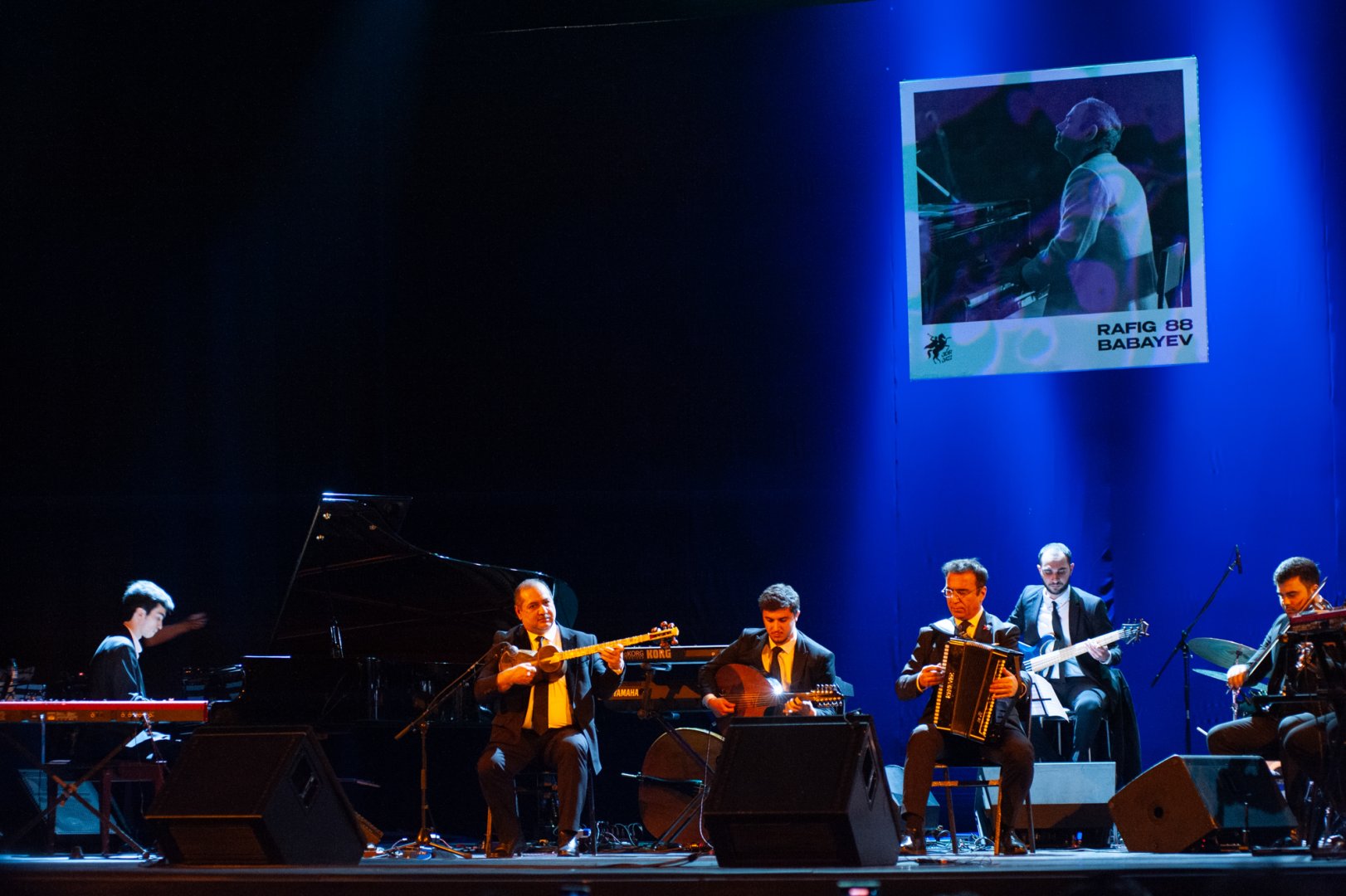 В Баку прошел звездный концерт в память о Рафиге Бабаеве (ФОТО)