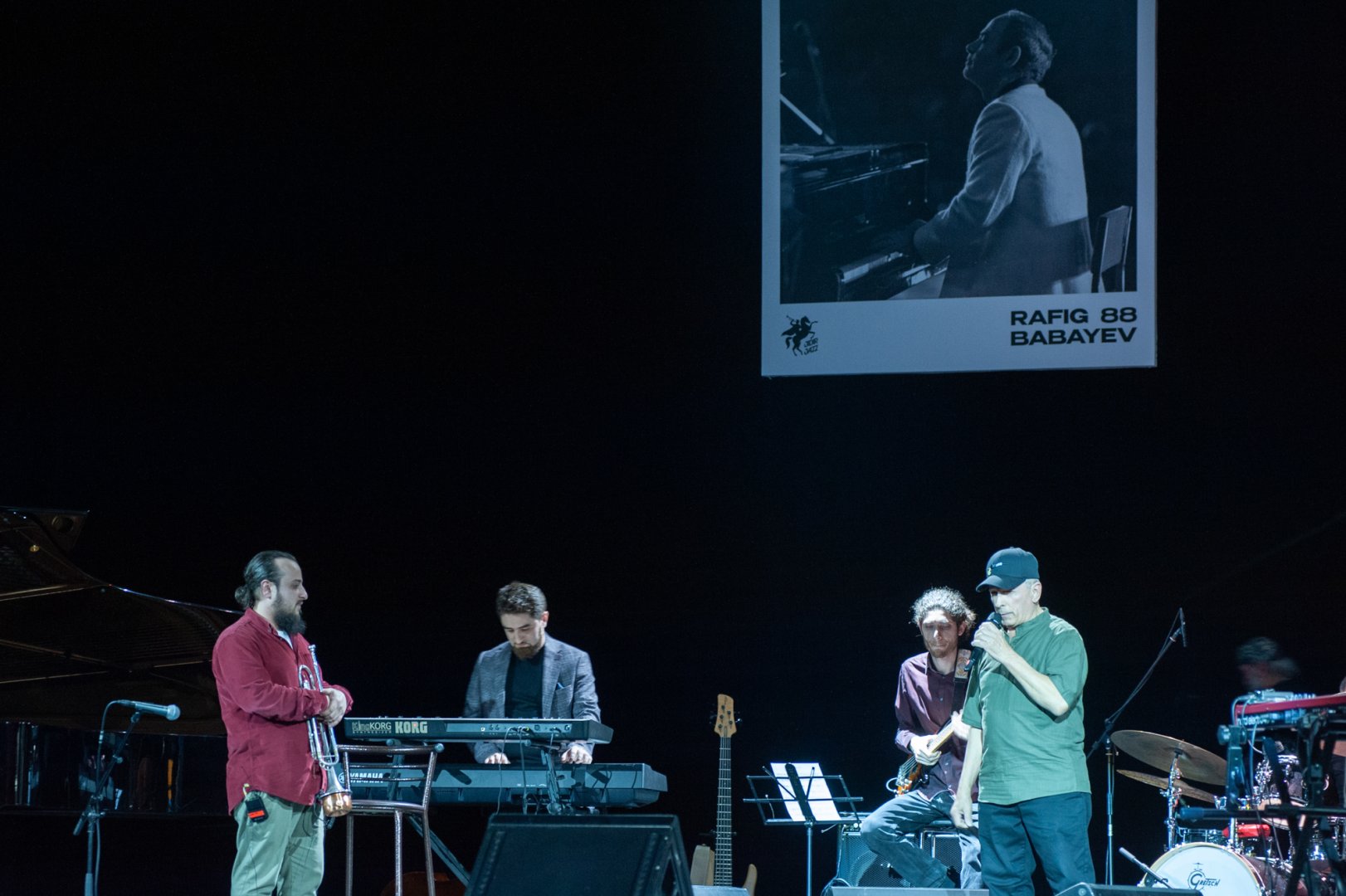 В Баку прошел звездный концерт в память о Рафиге Бабаеве (ФОТО)